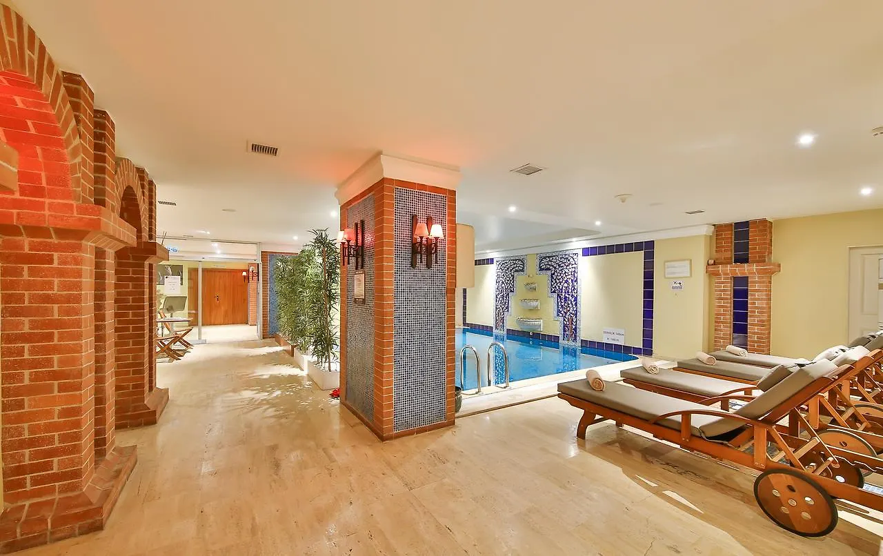 Ramada By Wyndham Istanbul Taksim Hotel