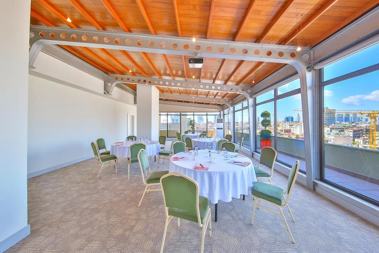 Ramada By Wyndham Istanbul Taksim Hotel