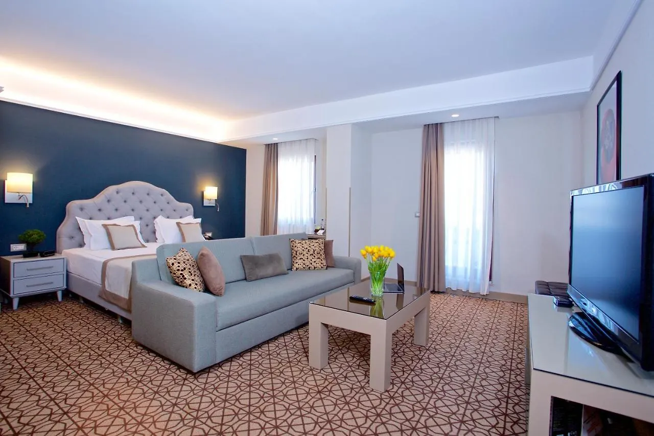 מלון Ramada By Wyndham Istanbul Taksim