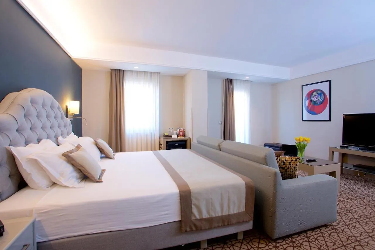 מלון Ramada By Wyndham Istanbul Taksim