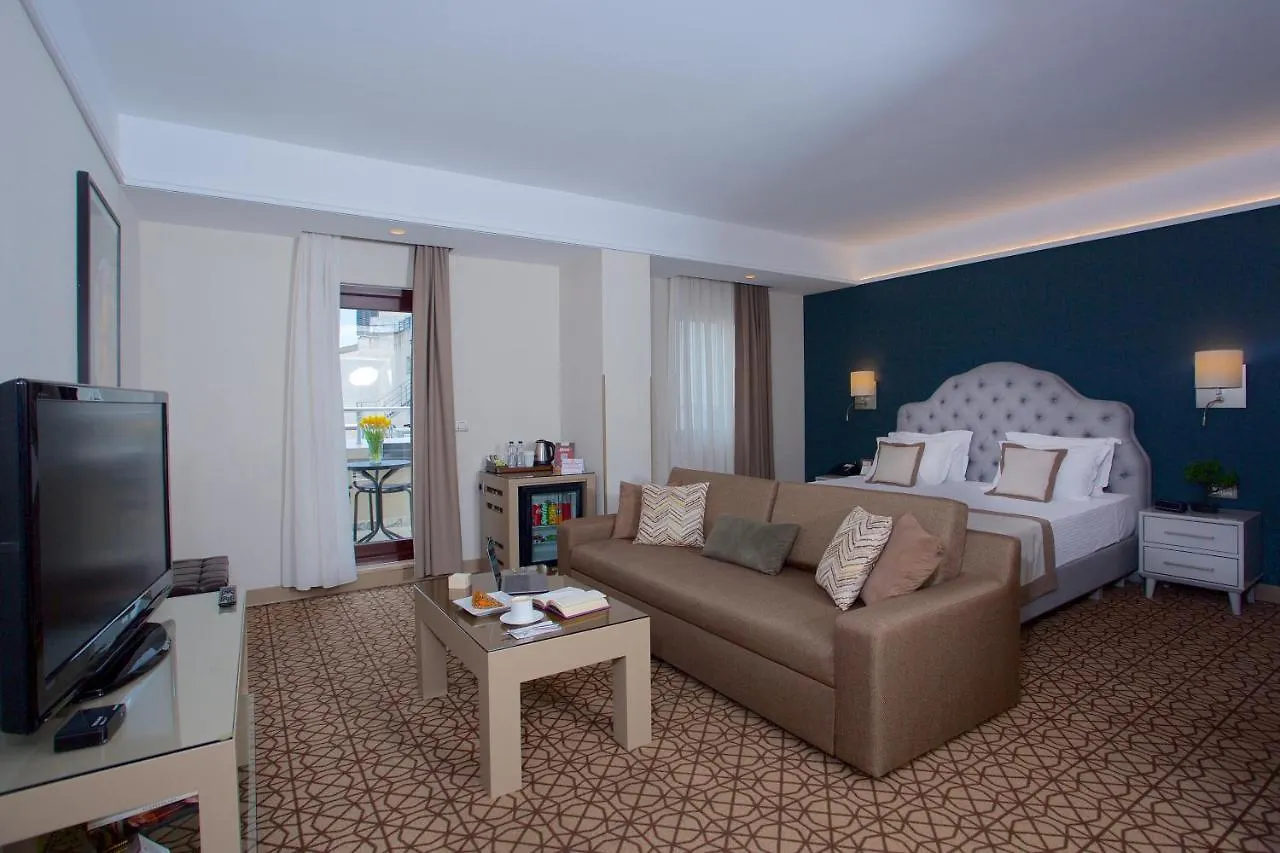 מלון Ramada By Wyndham Istanbul Taksim טורקיה