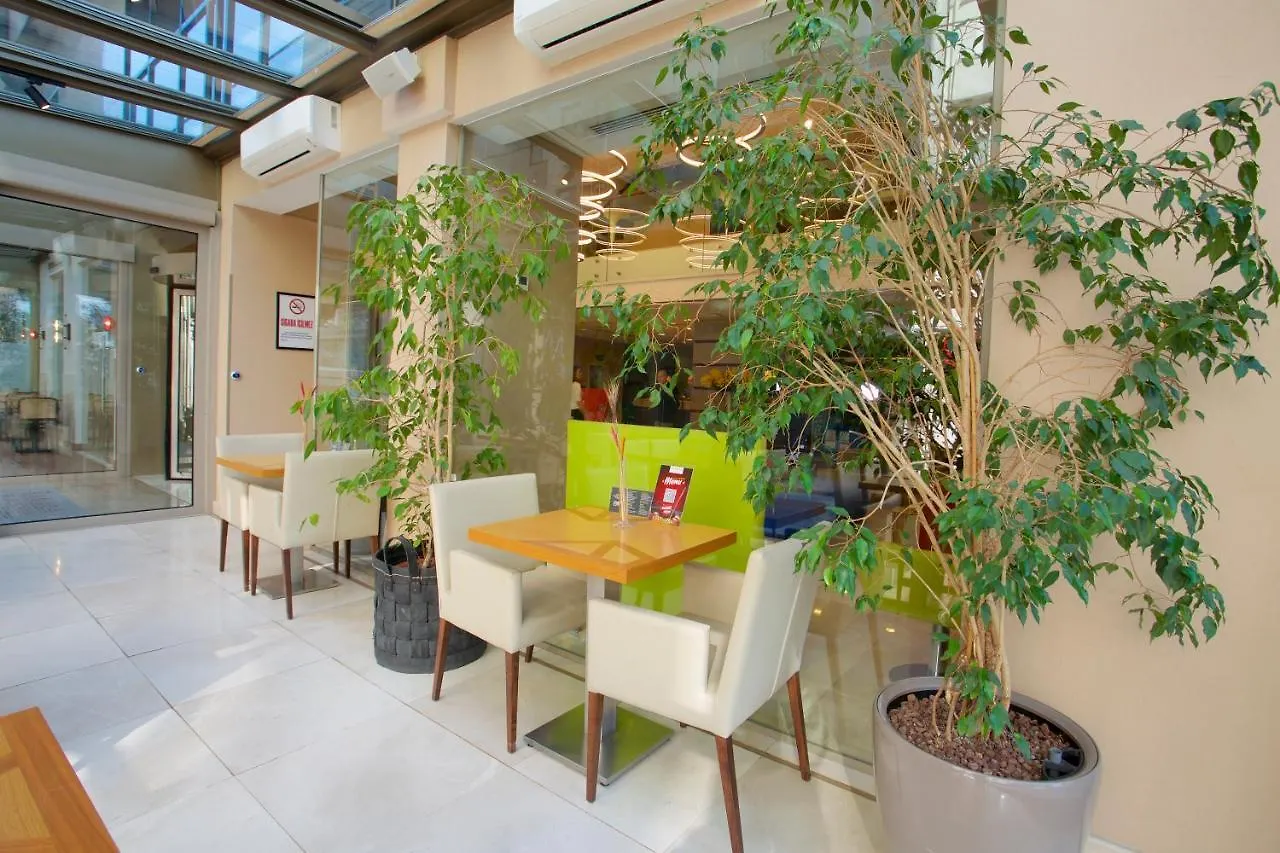 מלון Ramada By Wyndham Istanbul Taksim