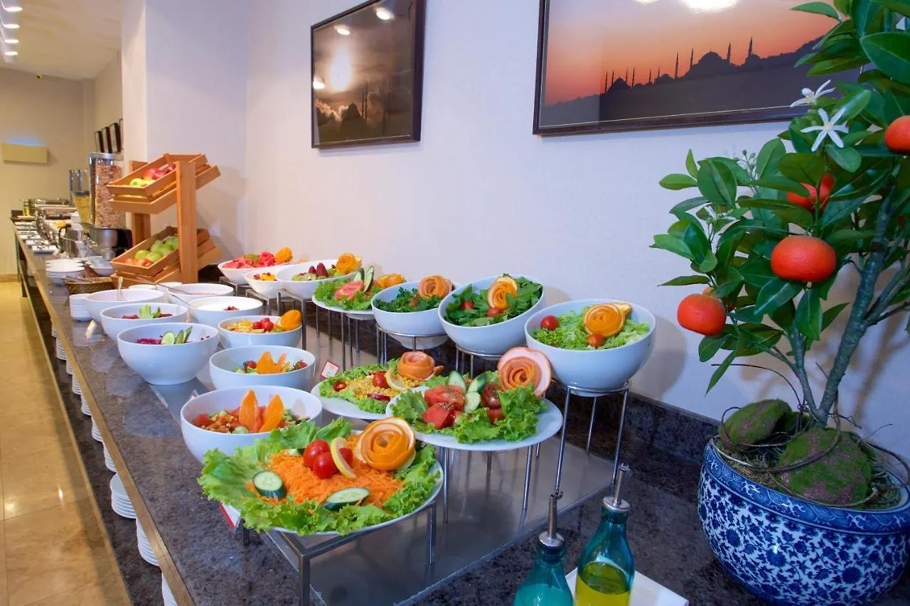 מלון Ramada By Wyndham Istanbul Taksim