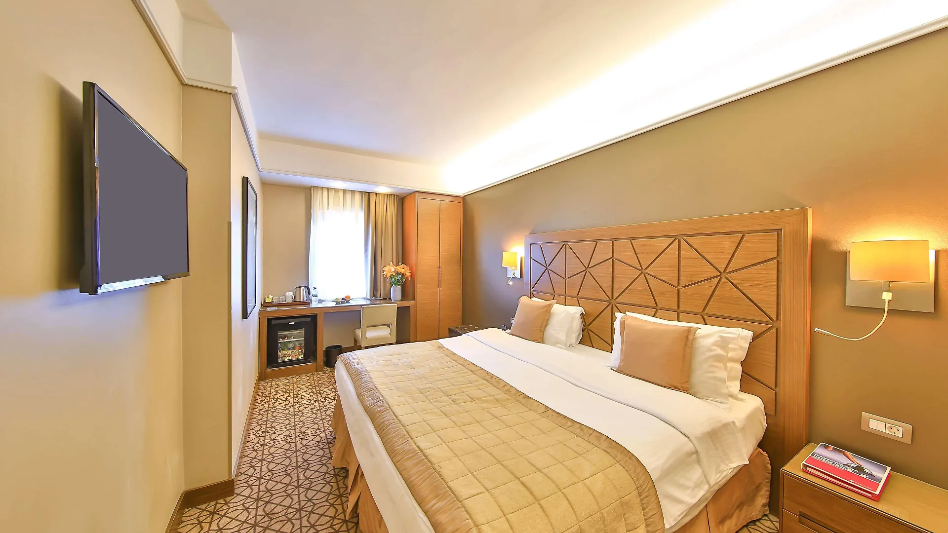 מלון Ramada By Wyndham Istanbul Taksim