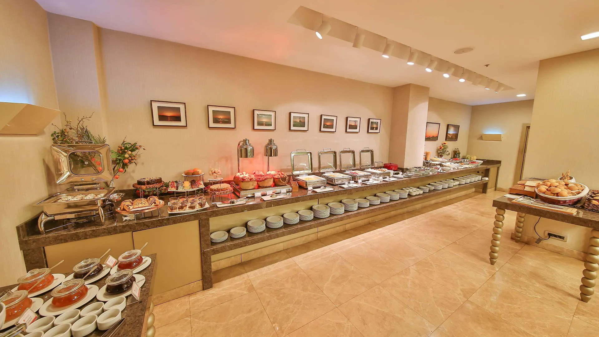 מלון Ramada By Wyndham Istanbul Taksim 4*,