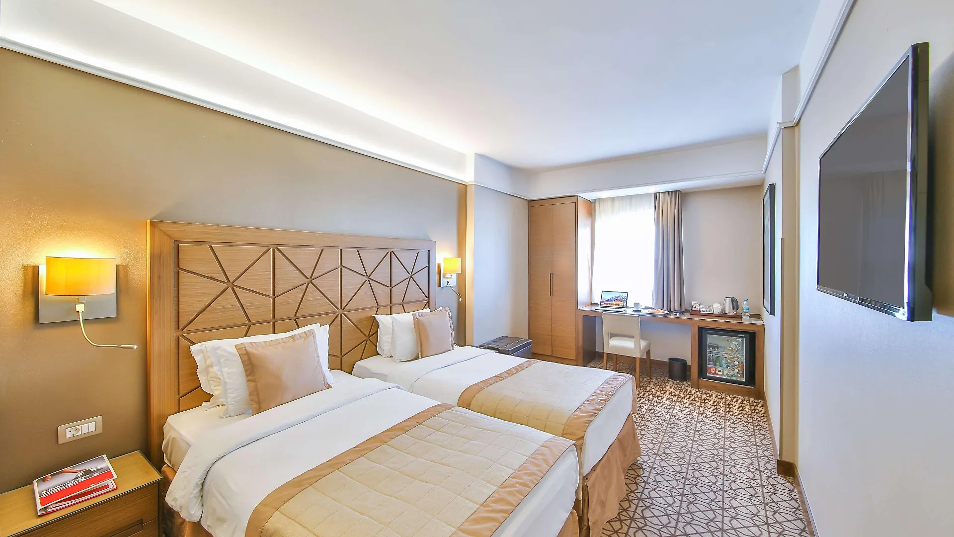 מלון Ramada By Wyndham Istanbul Taksim