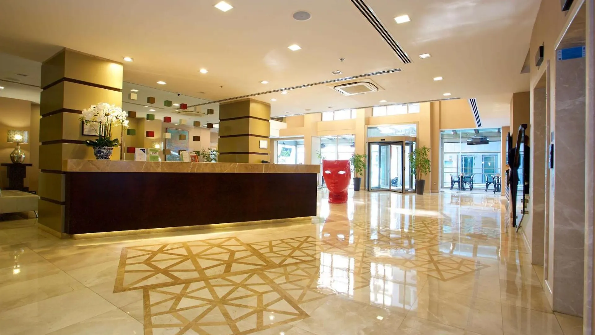 מלון Ramada By Wyndham Istanbul Taksim
