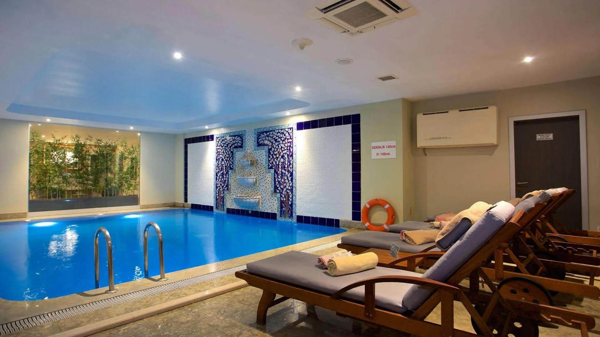 מלון Ramada By Wyndham Istanbul Taksim 4*,