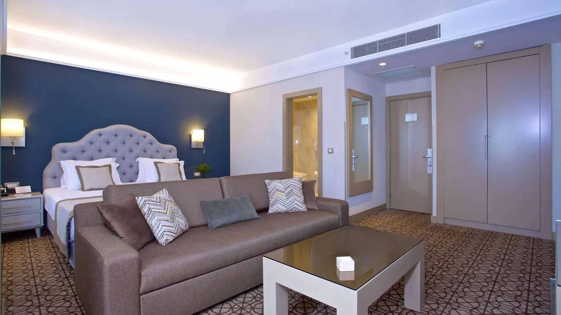 מלון Ramada By Wyndham Istanbul Taksim 4*,