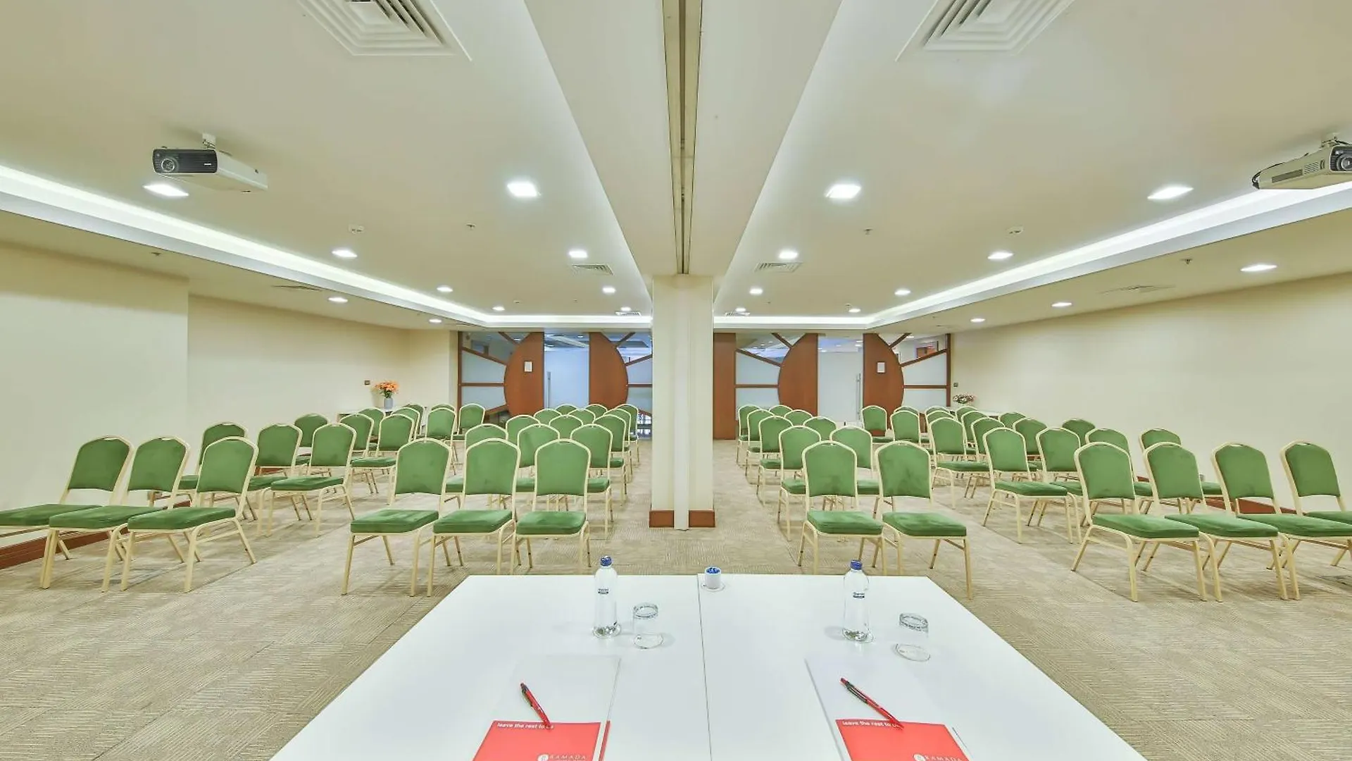 מלון Ramada By Wyndham Istanbul Taksim 4*,  טורקיה
