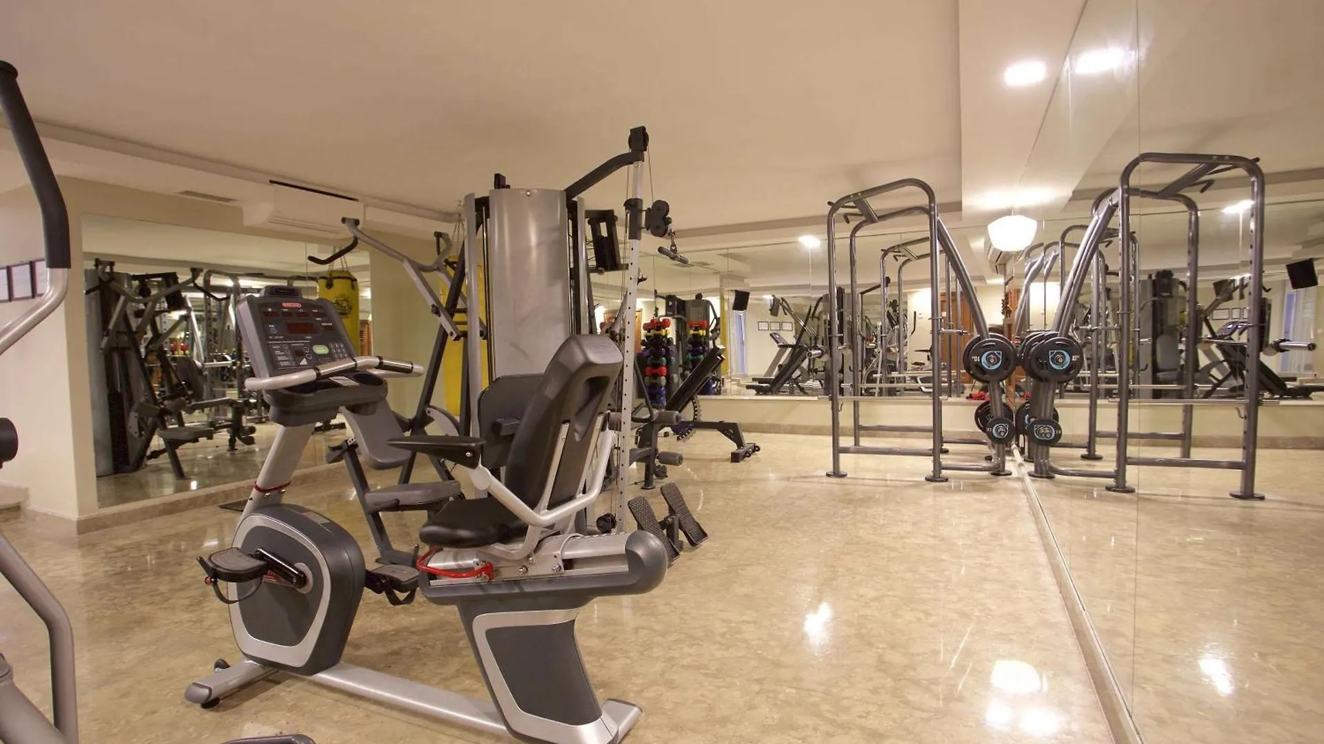 מלון Ramada By Wyndham Istanbul Taksim