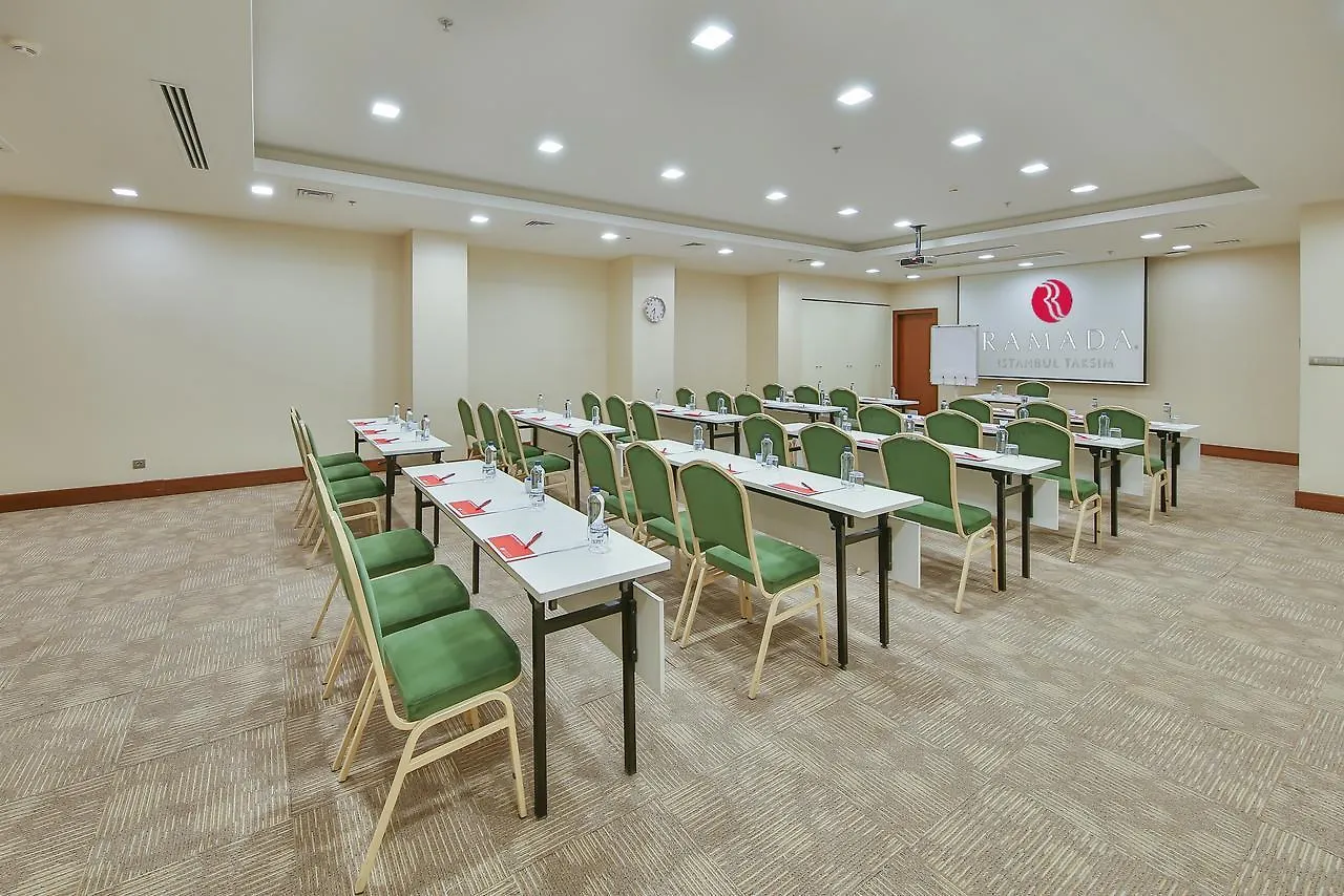מלון Ramada By Wyndham Istanbul Taksim